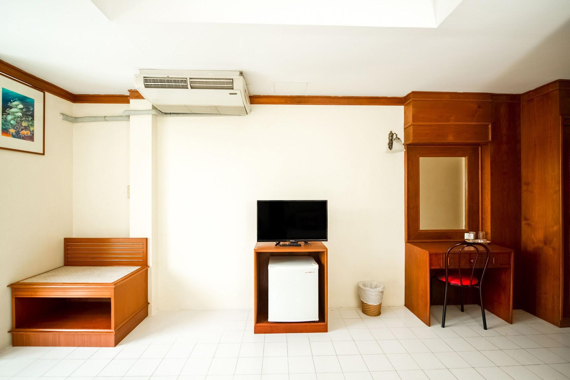 Oyo 320 Regent 2002 Guest House Phuket Exterior foto